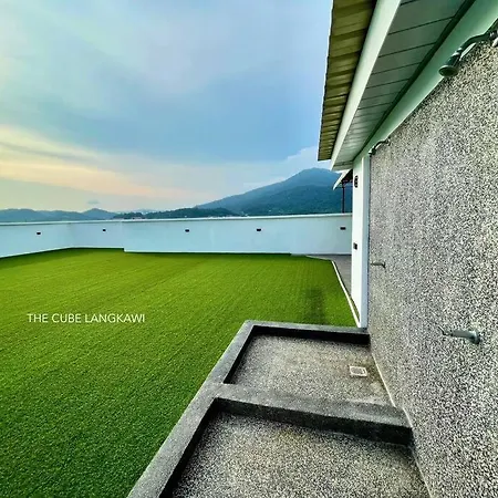 Hillview Cube W/Rooftop Pool Kuah Exterior photo