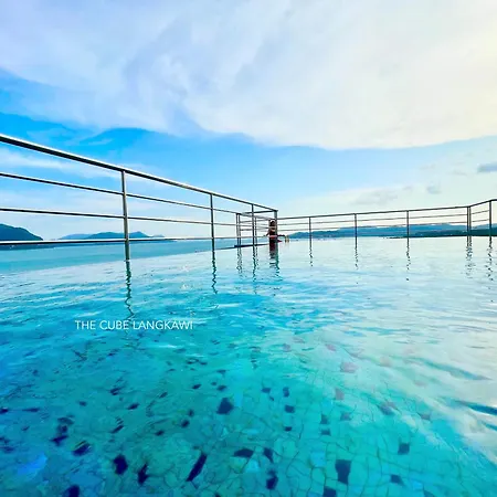 Hillview Cube W/Rooftop Pool Kuah Exterior photo