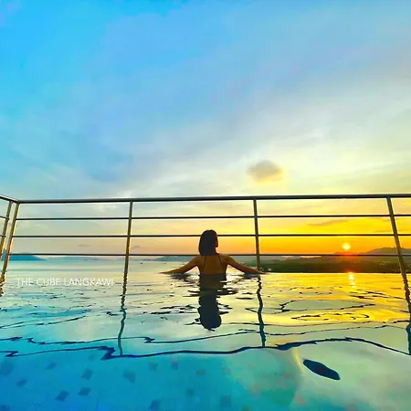 Hillview Cube W/Rooftop Pool Kuah Exterior photo